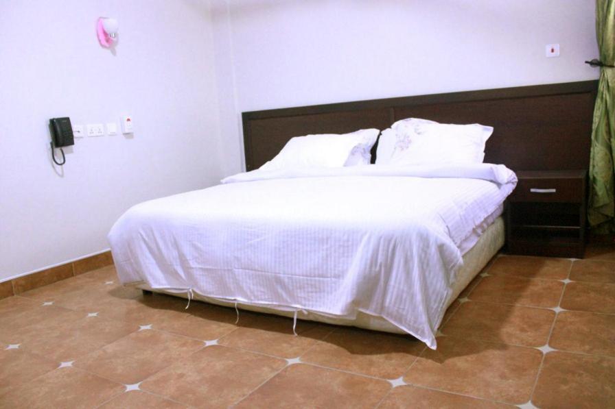Royal Baron Hotel Kumasi Esterno foto